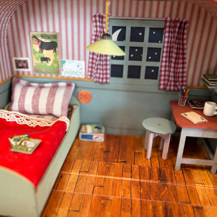 To Go Bedroom & Plush Julia Bundle