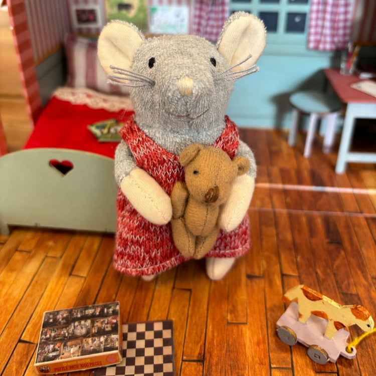 To Go Bedroom & Plush Julia Bundle